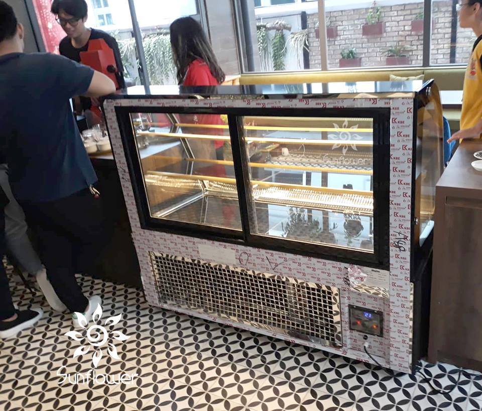 Tủ bánh kem Hoa Mặt Trời được trang bị block làm lạnh hiện đại, làm lạnh cực nhanh